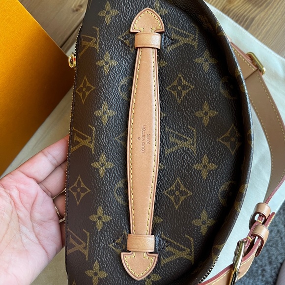 Louis Vuitton Bumbag in Monogram - Picture 10 of 10